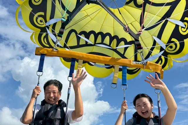 【沖縄・うるま・パラセーリング】シーサーパラセーリング＆ホバーボード＆ウェイク2時間貸切プラン