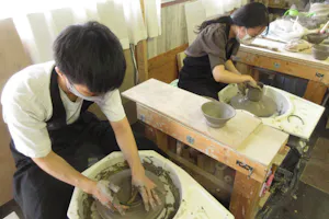 東京・高尾・電動ろくろ】本格的な電動ろくろで陶芸体験！お皿やカップ