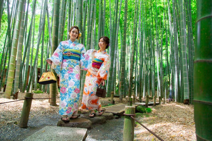 金沢 兼六園 浴衣レンタル 兼六園敷地内にある唯一の着物レンタル ヘアセット付き 花火大会や夏祭りにも 浴衣一式レンタル 着付けプラン アソビュー