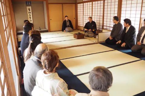 【大阪・茶道体験】本格的で正しく学ぶことができる茶道 本町教室
