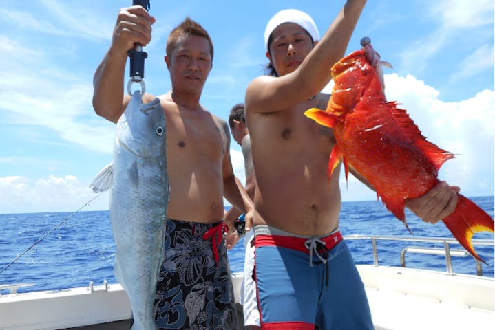 沖縄 糸満 海釣り 沖縄の最高級魚を狙おう 手ぶらで大物釣り体験2時間 アソビュー