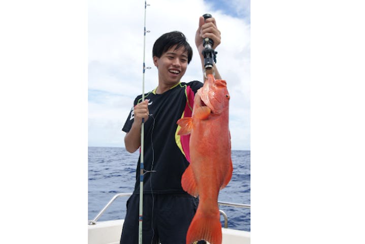 沖縄 糸満 海釣り 沖縄の最高級魚を狙おう 手ぶらで大物釣り体験2時間 アソビュー