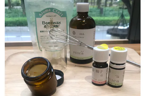 愛知 名古屋 調香体験 日本の森から生まれた精油yuicaを使って香水作り体験 1個 アソビュー