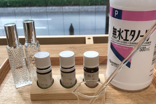 愛知 名古屋 調香体験 日本の森から生まれた精油yuicaを使って香水作り体験 1個 アソビュー