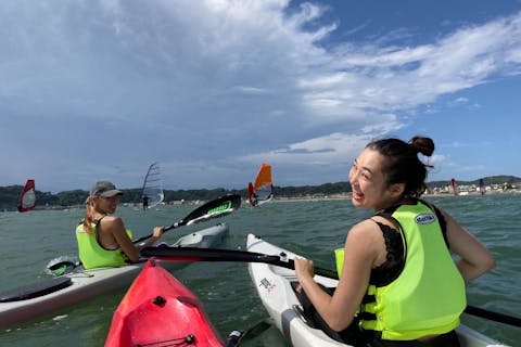 神奈川・鎌倉・マリンスポーツ】3名以上でお得！サーフスキーパドリングで海上観光｜アソビュー！