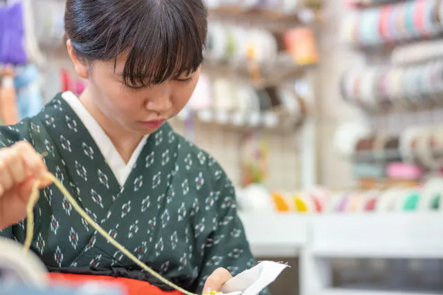 京都 上京区 刺繍教室 80年続く刺繍工房でプロの技を学ぶ ミモザの刺繍体験 アソビュー