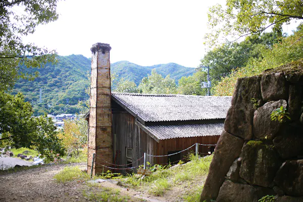 岡山・備前・手びねり】手回しろくろで作る備前焼・手びねり体験「小窯