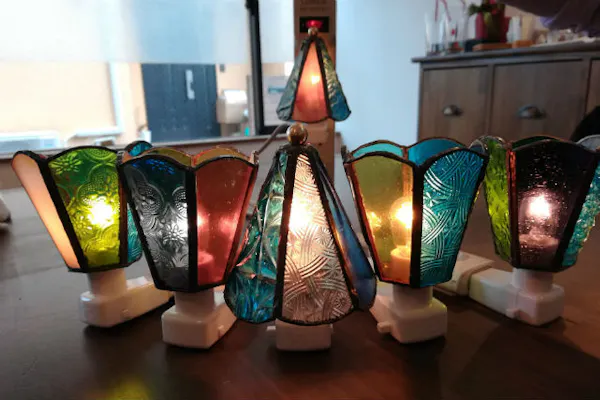 ロマンチックなステンドグラス ねじ切り インテリアライト 枕元用 