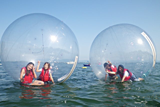 滋賀 琵琶湖 ウォーターボール 琵琶湖で浮遊 ウォーターボール で水上体験 アソビュー