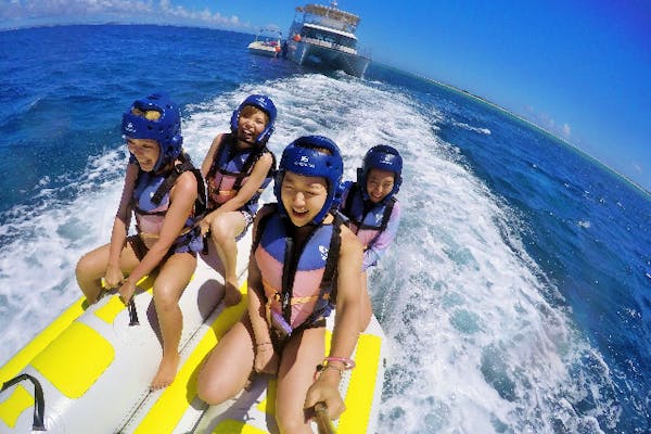 那覇発・ケラマ諸島半日・絶景パラセーリング＆マリンスポーツ2品】船