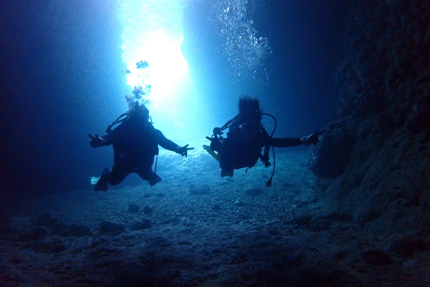 【沖縄・青の洞窟・体験ダイビング】満足度94％！ボートで青の洞窟体験ダイビング