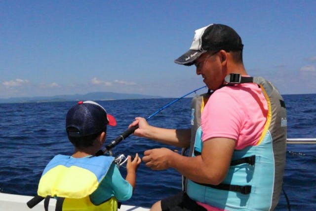 沖縄 小浜島 船釣り 沖縄で釣りデビュー 初めてでも簡単なレジャーフィッシング アソビュー