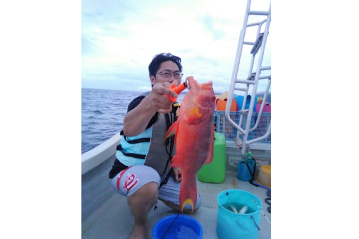 沖縄 小浜島 船釣り 沖縄で釣りデビュー 初めてでも簡単なレジャーフィッシング アソビュー