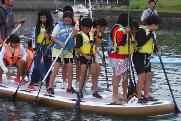 徳島・鳴門・SUP】大人数で一緒に乗れる！穏やかな海でBIG SUP体験