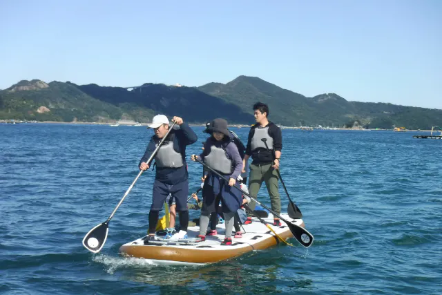 徳島・鳴門・SUP】大人数で一緒に乗れる！穏やかな海でBIG SUP体験