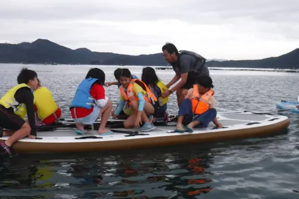 徳島・鳴門・SUP】大人数で一緒に乗れる！穏やかな海でBIG SUP体験