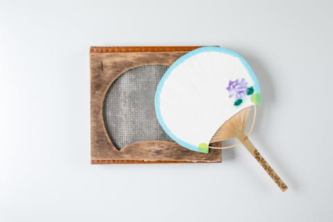 【鳥取県・鳥取市・紙漉き体験】世界に1つのオリジナル！手漉き和紙のうちわ作り