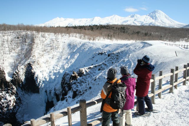 【北海道・知床・スノーシュー】フカフカとした雪原をスノーシューでハイキング