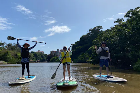 【沖縄・中部・SUP】自然豊かな川でマングローブSUPクルージング・亜熱帯沖縄の自然マングローブを満喫・当日予約10歳～OK★那覇等からアクセス抜群★トイレ更衣室完備