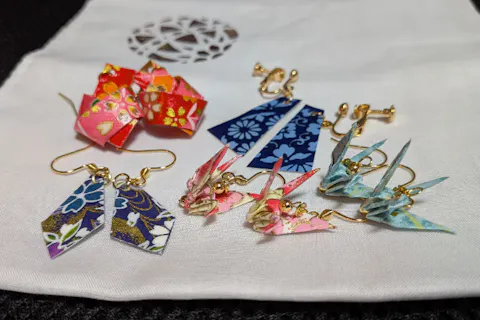 【京都・東山・手づくりアクセサリー】友禅和紙ピアス・イヤリングコース！京都のおみやげをつくろう（選べる10種類）