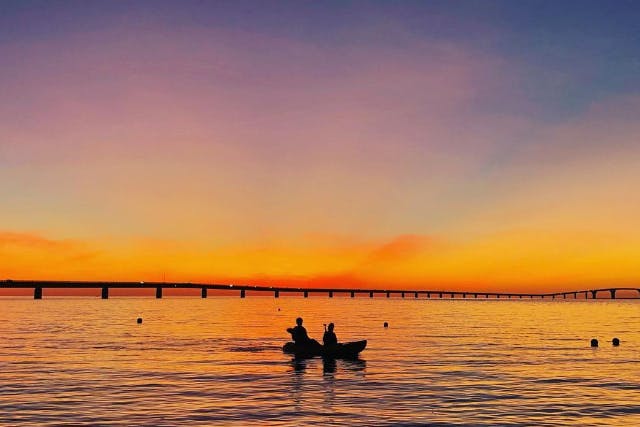 【沖縄・宮古島・カヤック】夕日に染まる空と輝く海を堪能！サンセットタイムツアー