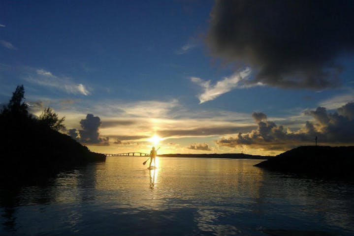 沖縄 宮古島 Sup ロマンチックな景色を海上から満喫 サンセットタイムツアー アソビュー