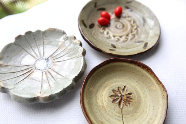 難波・陶芸体験】豆皿手びねりorネコの箸置きから選べるきっかけ陶芸
