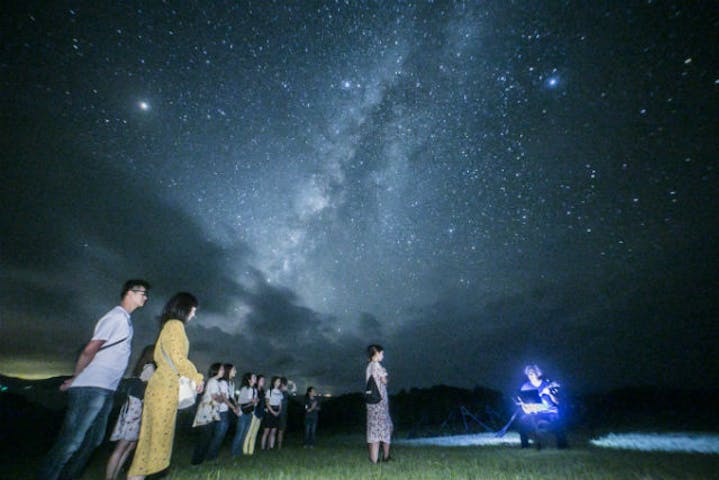 沖縄 石垣 天体観測 360度満天の星空を満喫 流れ星の丘 に行く星空ツアー アソビュー