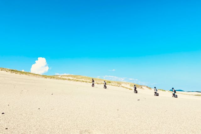 【鳥取砂丘・セグウェイ】特別な絶景に出会える！広大な砂丘をオフロードセグウェイで爽快にらくらく周遊！セグウェイだからこそ行けるエリアも！絶景写真撮影サービス付き！