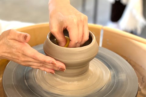 【沖縄・名護・JUNGLIA・古宇利島】沖縄『RYUKYUYAKI琉球焼』クリエーター体験　やちむん作り体験　絵柄追加オプション込のプラン詳細