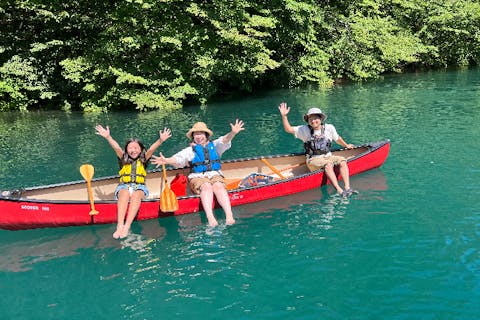 青森・十和田・カヌー】自然の中をゆったり進む。十和田湖カナディアンカヌーツアー｜アソビュー！