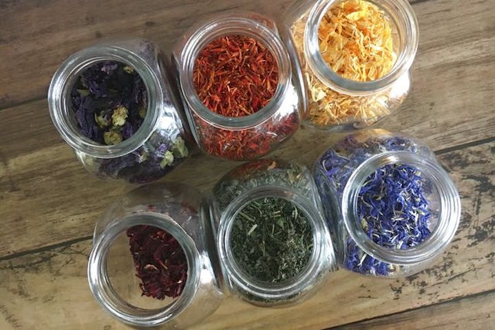 国立 ハーブクラフト 国立駅徒歩5分 バスソルトなどお好きな2種類を 選べるハーブクラフト体験 アソビュー