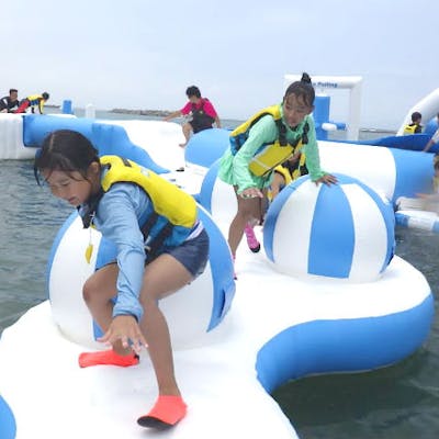 鳥取 米子 アスレチック 跳んで走って飛び込もう 海上巨大アスレチック体験 アソビュー