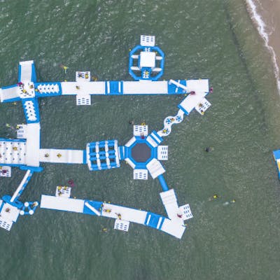 鳥取 米子 アスレチック 跳んで走って飛び込もう 海上巨大アスレチック体験 アソビュー