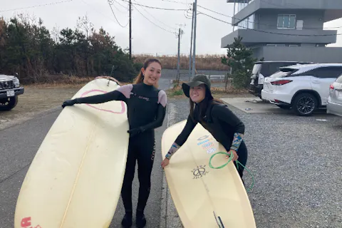 【千葉県九十九里浜・レディース体験コース】平日女性限定♪女性インストラクター・お一人様のご参加大歓迎！手ぶらでOK・ウェットスーツ・ボードレンタル・シャワー・駐車場込み