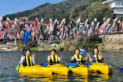【佐賀市・カヌー】春風に泳ぐ300匹の鯉のぼりに圧倒！川上峡カヌー体験