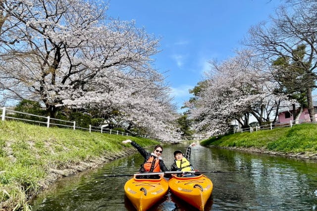 春の絶景！佐賀の川を流れながらお花見カヌー（写真データサービス＆もぐもぐタイム）