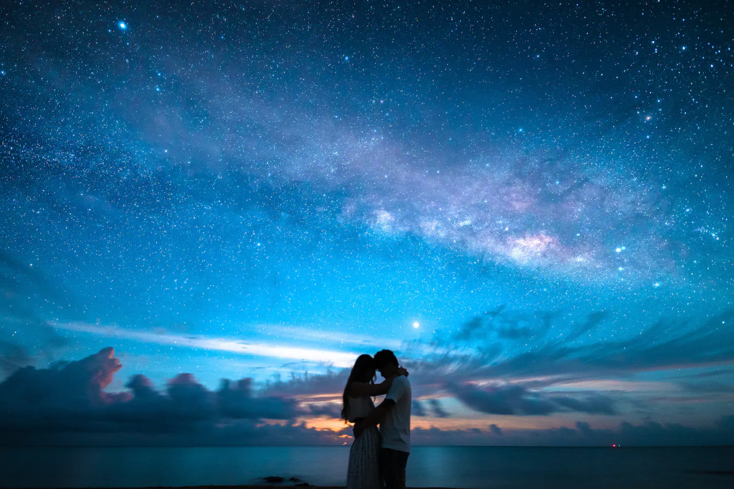 沖縄 石垣 出張撮影 星空ソムリエのウェディングプロカメラマンが満天の星と一緒に写真撮影 人気の星空フォトツアー アソビュー