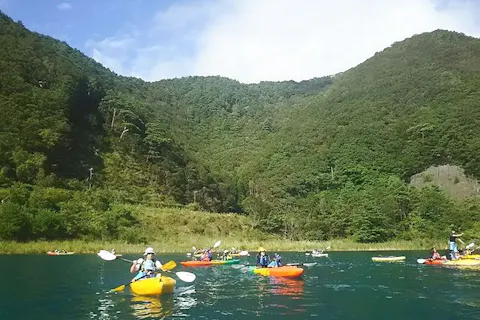 山梨 本栖湖 カヤック 富士山展望クルーズカヤック体験 1分 アソビュー