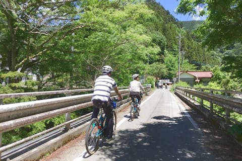 【東京・西多摩・サイクリング】エコツアーガイドがレクチャー！都心から日帰りで楽しめる大自然！檜原村e-サイクリング