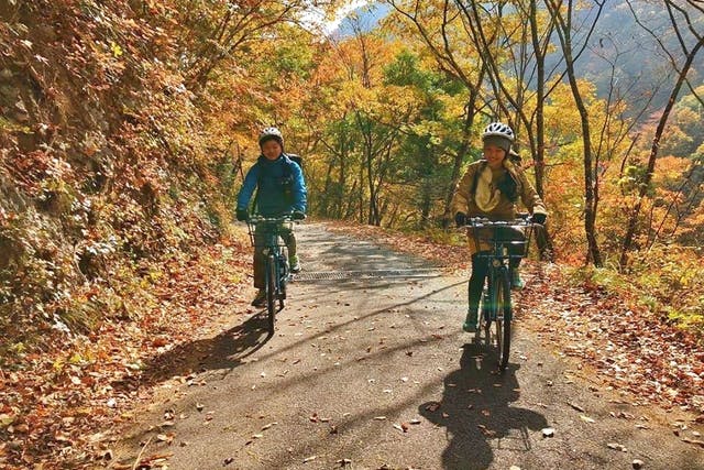 【東京・西多摩・サイクリング】エコツアーガイドがレクチャー！都心から日帰りで楽しめる大自然！檜原村e-サイクリング