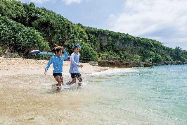 【沖縄・名護・海水浴】やんばる国立公園入口の秘境ビーチに上陸！やしがにビーチバケーションツアー