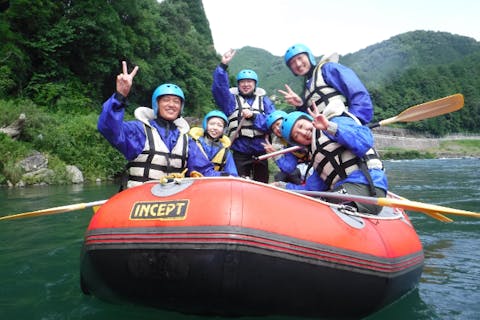 【岐阜・長良川・ラフティング】大人が本気で盛り上がる！天然のジェットコースターを楽しもう！（半日プラン）