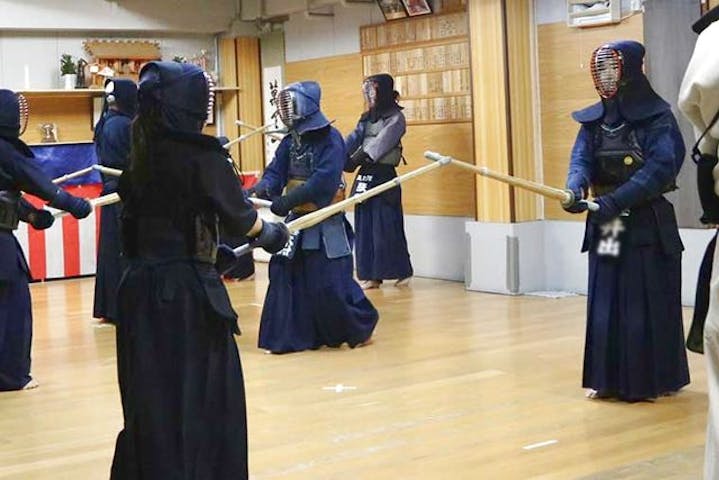 東京 剣道教室 本物の道着 防具 面をつけて体験 東京下町で本格剣道 特典 先生と記念撮影付 アソビュー