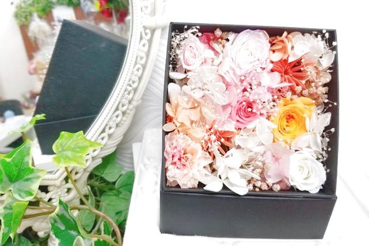東京 巣鴨 プリザーブドフラワー 満杯のお花で作る ボックスアレンジメント1個 アソビュー