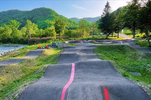 【北海道・赤井川・MTB】起伏の激しいコースでライディング！パンプトラック2時間
