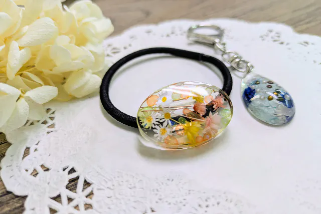 【東京・新宿・手作りアクセサリー】簡単に作れて可愛いレジンのフラワーアクセサリー