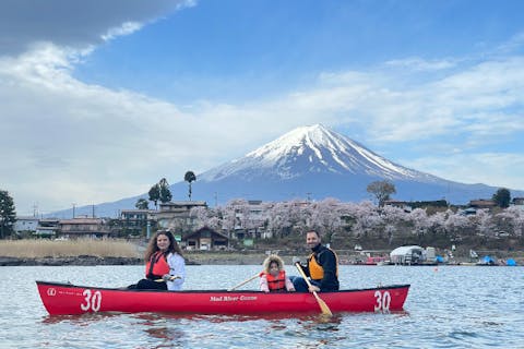 「山梨県・河口湖」カナデイアンカヌー体験ー（90分）モーニングコース（ドリンク付き）＆カヌーで湖上散歩＆優雅のひと時を過ごす・卒業旅行・春休みの家族旅行の思い出作りににおすすめ
