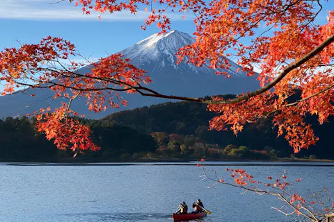 「山梨県・河口湖・カヌー体験」濡れずに乗れる・カナディアンカヌー体験（90分モーニングコース）＆カヌーで湖上散歩＆優雅のひと時を過ごす/友達・家族旅行の思い出作りににおすすめ