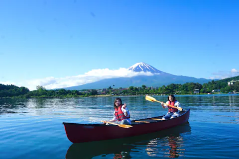 「山梨県・河口湖・カナデイアンカヌー体験」初夏の季節・90分モーニングコース＆カヌーで湖上散歩＆優雅のひと時を過ごす/友達・家族旅行の思い出作りににおすすめ